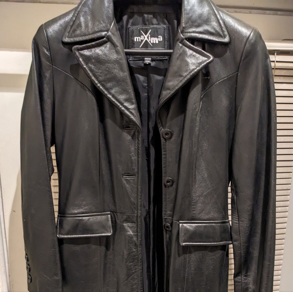 Maxima Woman’s Vintage Leather Open Trench